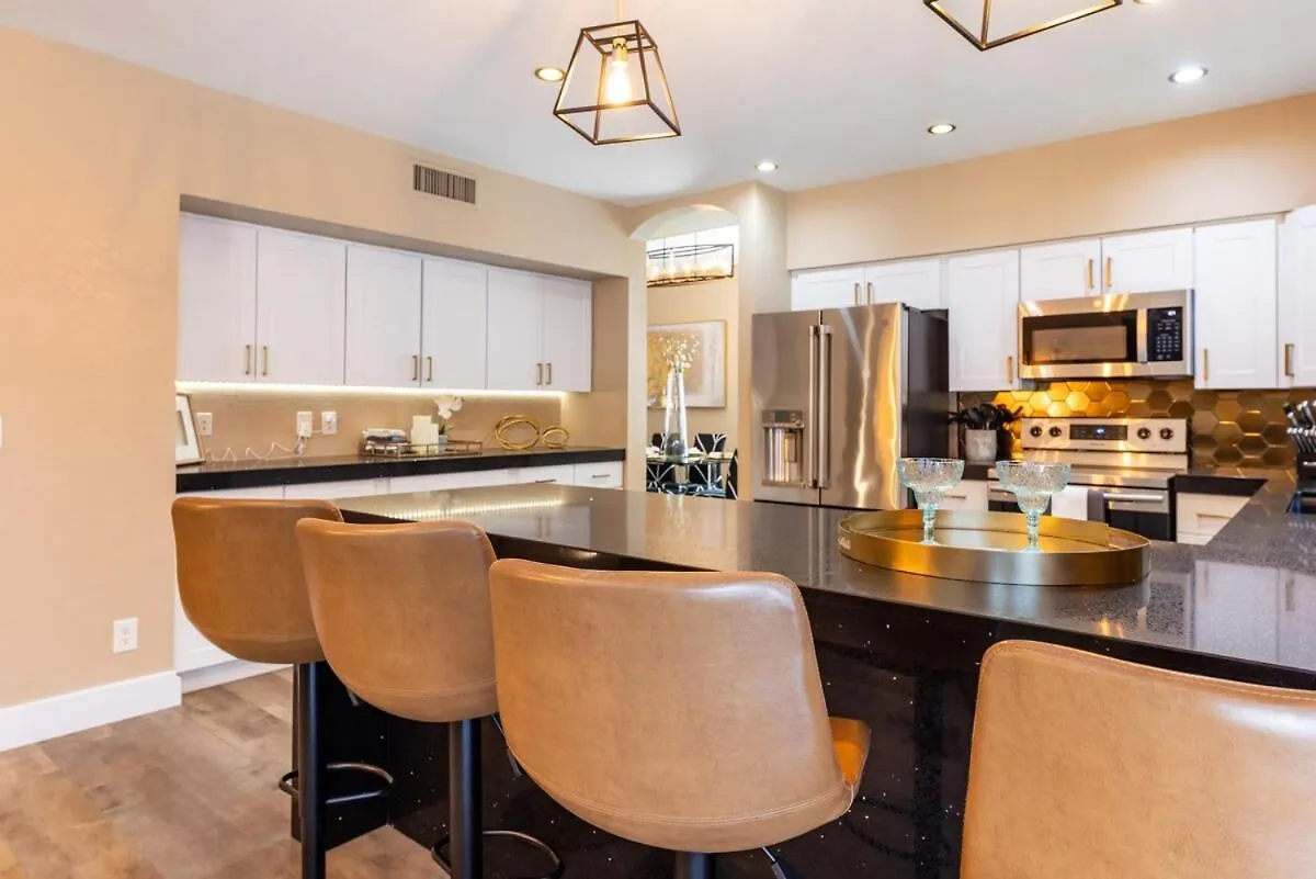 Spacious 5-Bed, 3-Bath Home! Φοίνιξ 0*,  Ηνωμένες Πολιτείες της Αμερικής