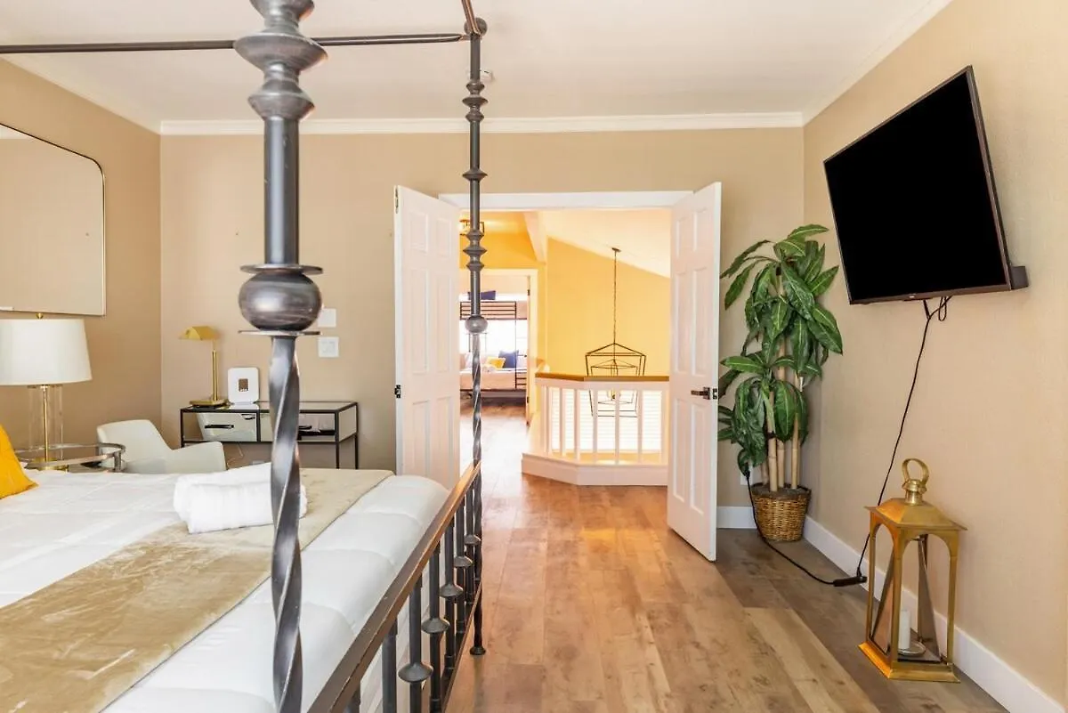 Spacious 5-Bed, 3-Bath Home! Φοίνιξ 0*,  Ηνωμένες Πολιτείες της Αμερικής