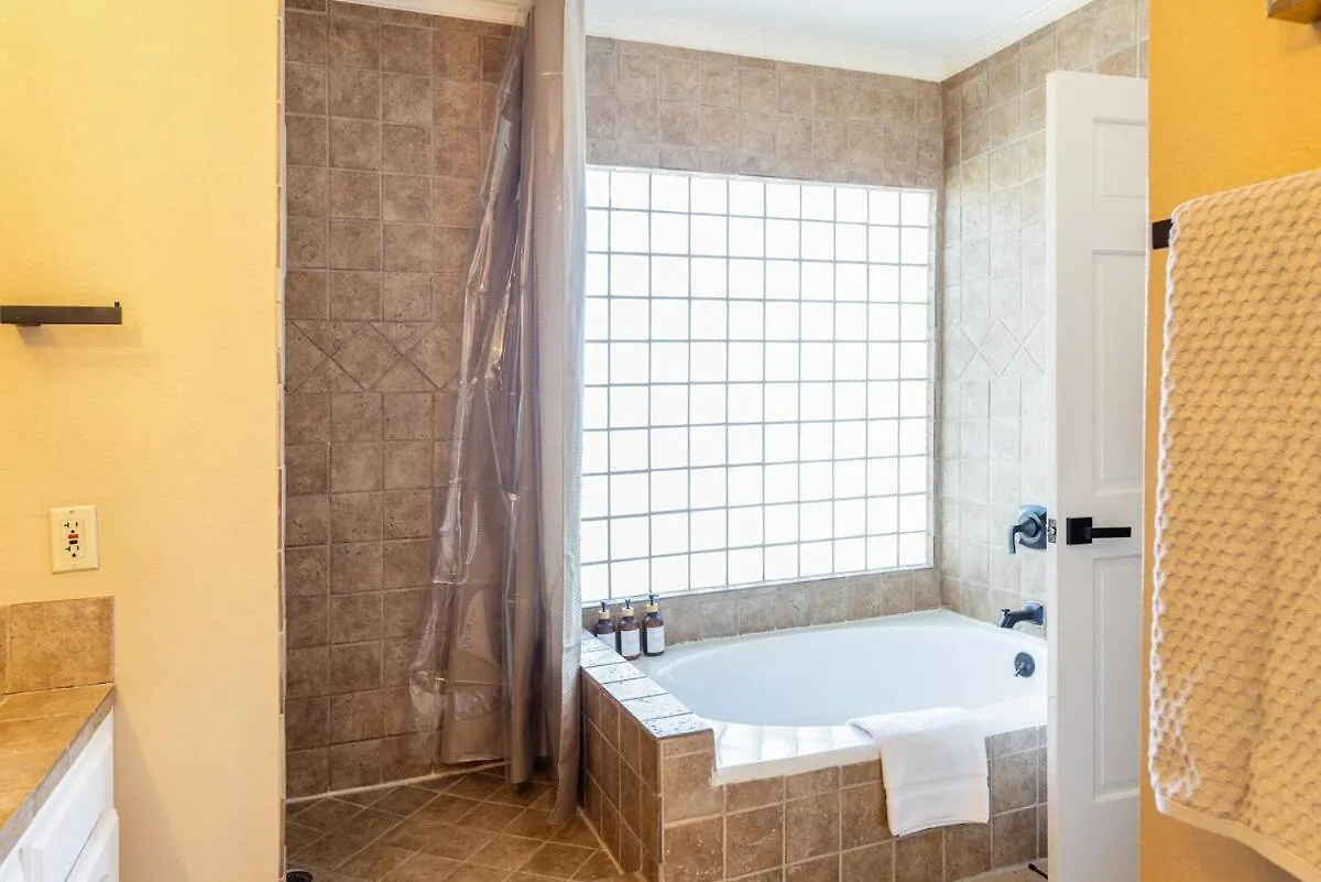 Spacious 5-Bed, 3-Bath Home! Φοίνιξ 0*,