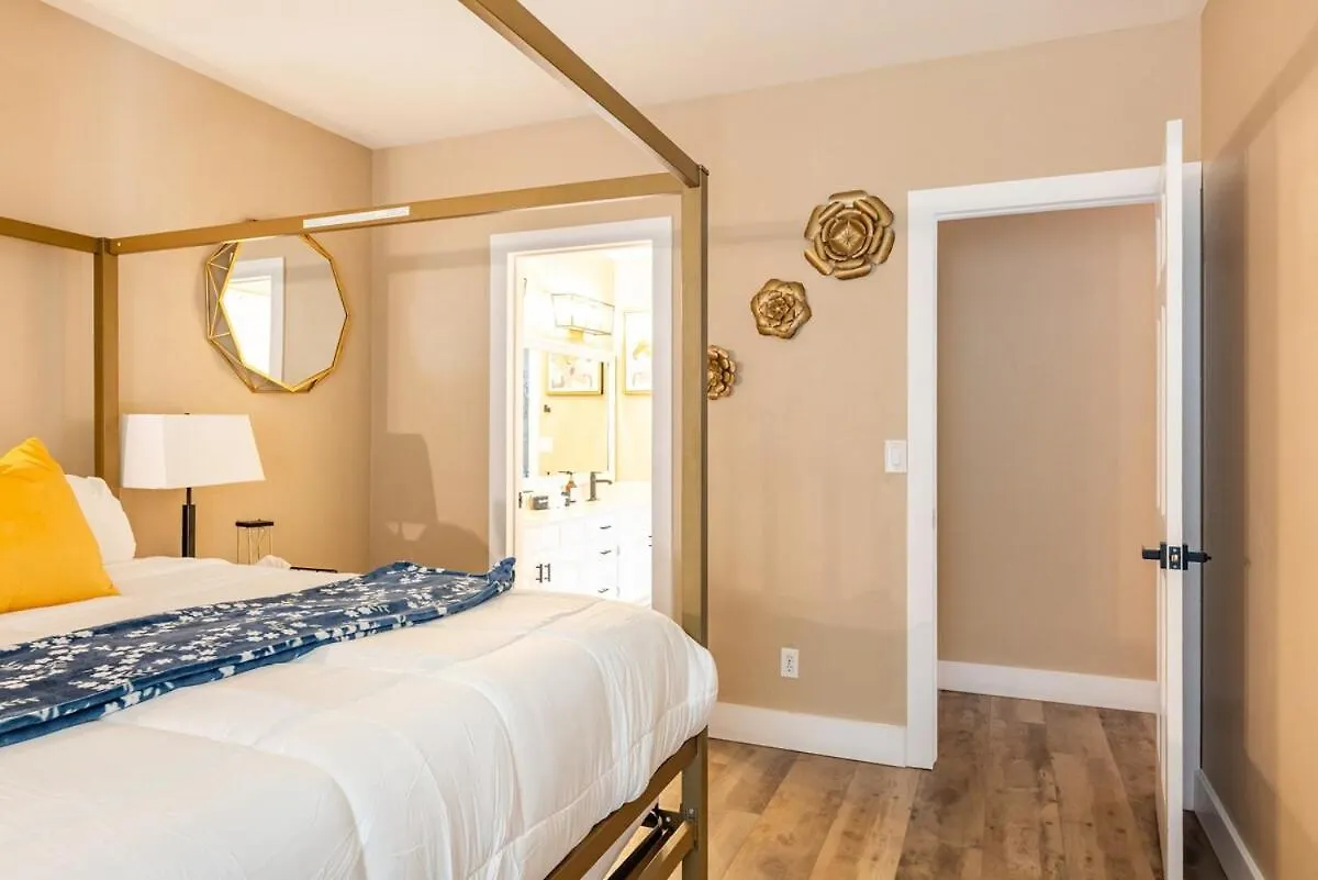 Spacious 5-Bed, 3-Bath Home! Φοίνιξ