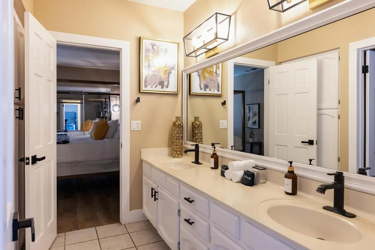 Spacious 5-Bed, 3-Bath Home! Φοίνιξ 0*,  Ηνωμένες Πολιτείες της Αμερικής