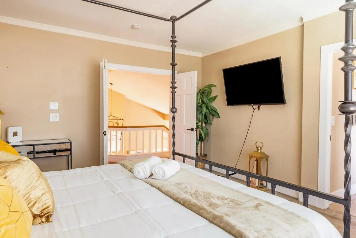 Spacious 5-Bed, 3-Bath Home! Φοίνιξ