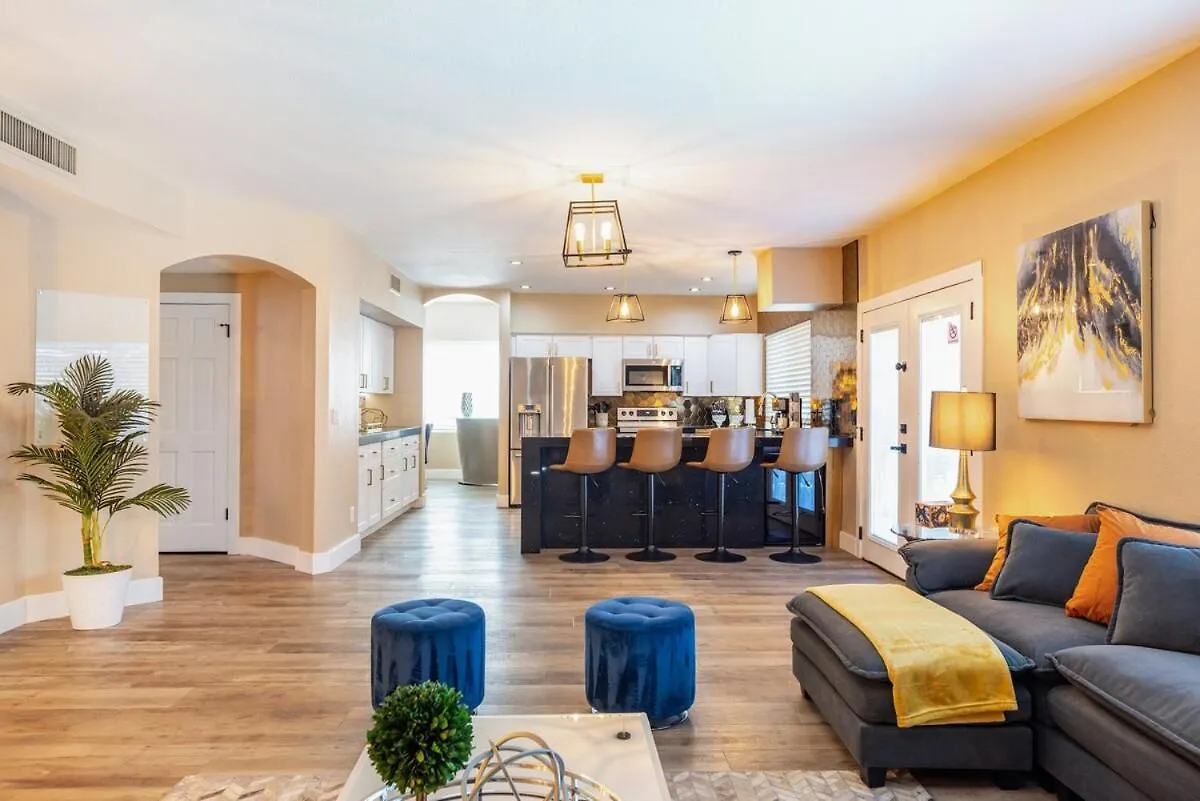 Spacious 5-Bed, 3-Bath Home! Φοίνιξ 0*,  Ηνωμένες Πολιτείες της Αμερικής